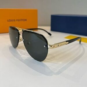 <AUTHENTIC>Louis Vuitton Gold Frame Aviator